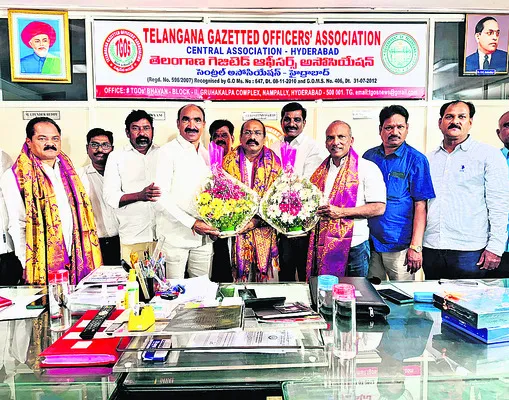 ఉద్యోగుల సమస్యల పరిష్కారానికి పాటుపడండి