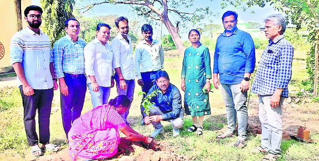 ప్రజలకు మెరుగైన వైద్యం అందించాలి 