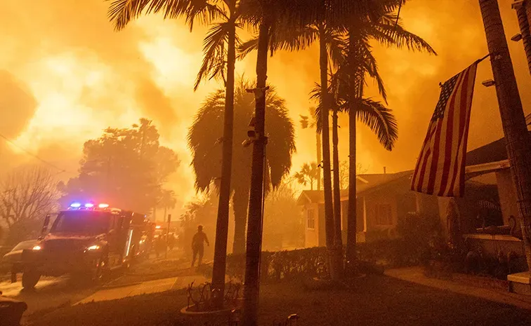 Los angeles wild Fire breakout 19000 People evacuate