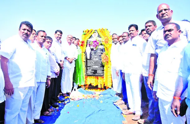 మహిళల ఆర్థికాభివృద్ధికి కృషి 