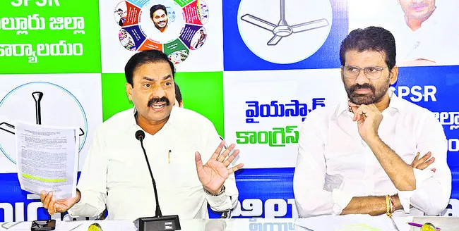 కలెక్టర్‌ నిర్ణయాలు వివాదాస్పదం 