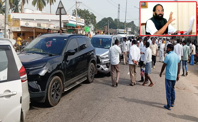 Accident In Minister Uttam Kumar Reddy Convoy