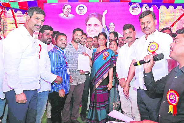 నిరుద్యోగ యువతకు ఉపాధి లక్ష్యం