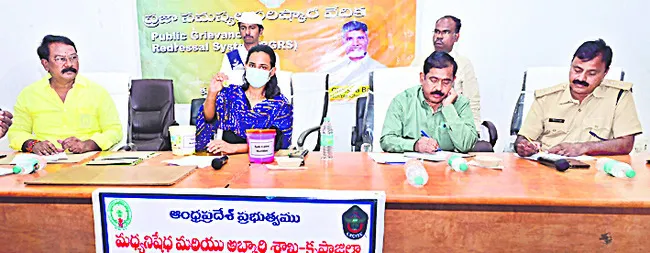 ఆ కులాల వారికి మద్యం షాపులు 