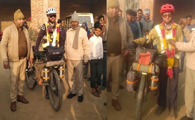 Two French Tourists Going From Delhi to Nepal on Bicycle got lost and Reached Bareilly