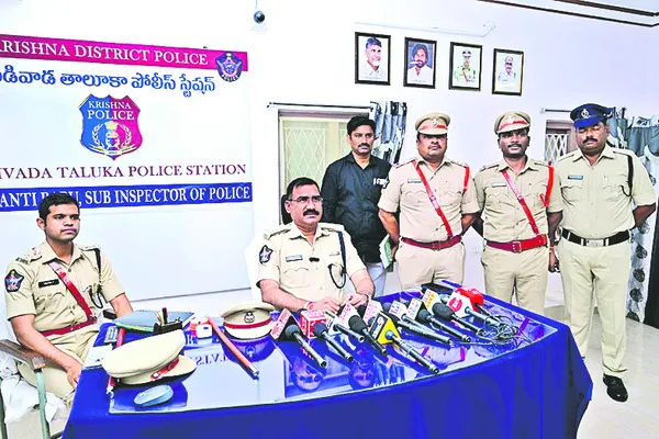 సైబర్‌ నేరాలపై ప్రజలు అప్రమత్తంగా ఉండాలి 