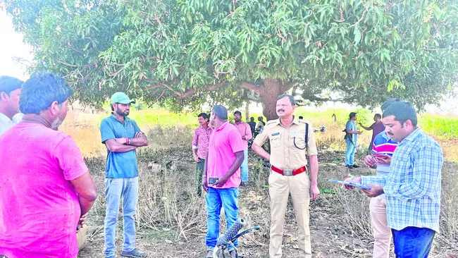 ముగ్గురు టీచర్లకు మెమోలు