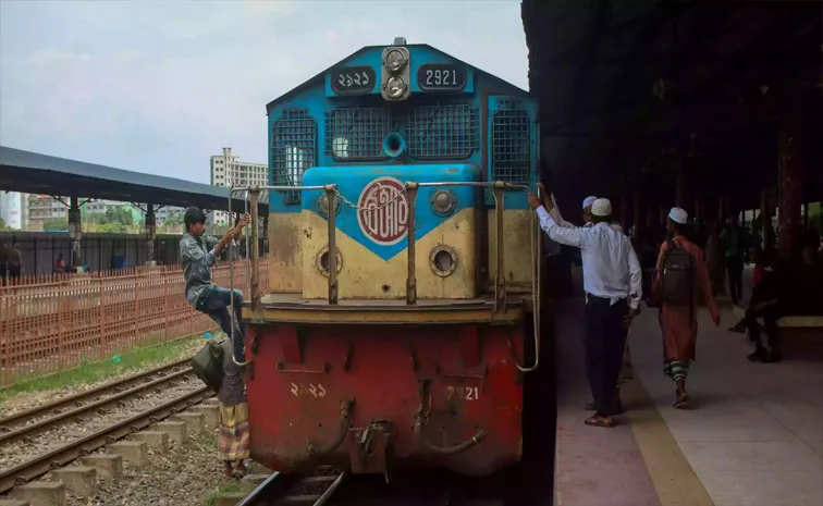 Train Strike in Bangladesh as Rail Staff Demands Higher Pensions