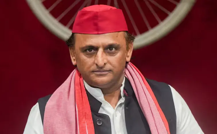 Akhilesh Yadav Questione Yogi Government on Stampede in Maha Kumbh