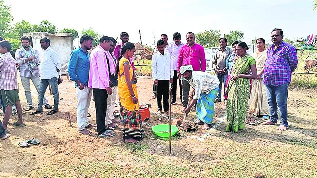 ‘ఉపాధి’ అండ!