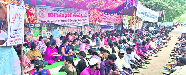 ‘వంటా–వార్పు’తో ఉద్యోగుల నిరసన 