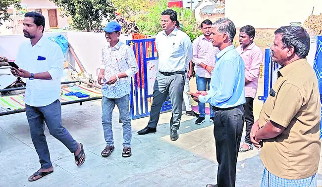 ఇందిరమ్మ సర్వే పూర్తి చేయాలి 