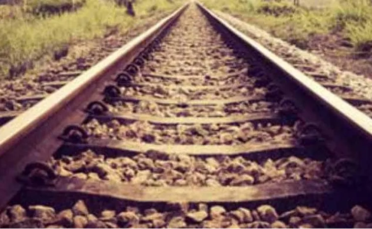 Bihar Youth Played Video Games On Railway Track