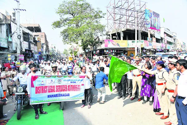 బాధ్యతగా డ్రైవింగ్‌ చేయండి 