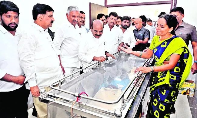 బాధిత కుటుంబాన్ని ఆదుకుంటాం 