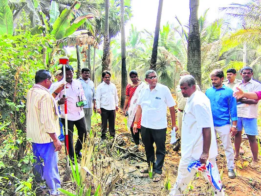 హైకోర్టు ఆదేశాలతో అధికారుల జాయింట్‌ సర్వే 