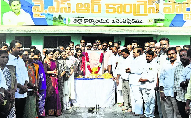 మహాత్ముని అడుగుజాడల్లో నడుద్దాం 