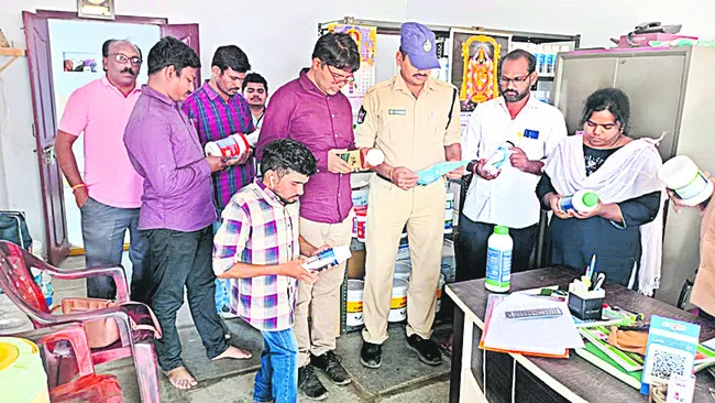 ఆక్వా షాపుల్లో టాస్క్‌ఫోర్స్‌ తనిఖీలు 