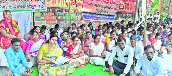 డిమాండ్ల పరిష్కారానికి ప్రభుత్వం సానుకూలం 