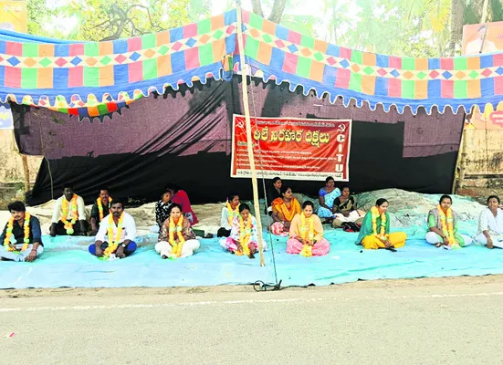 సమస్యలు పరిష్కరించాలి