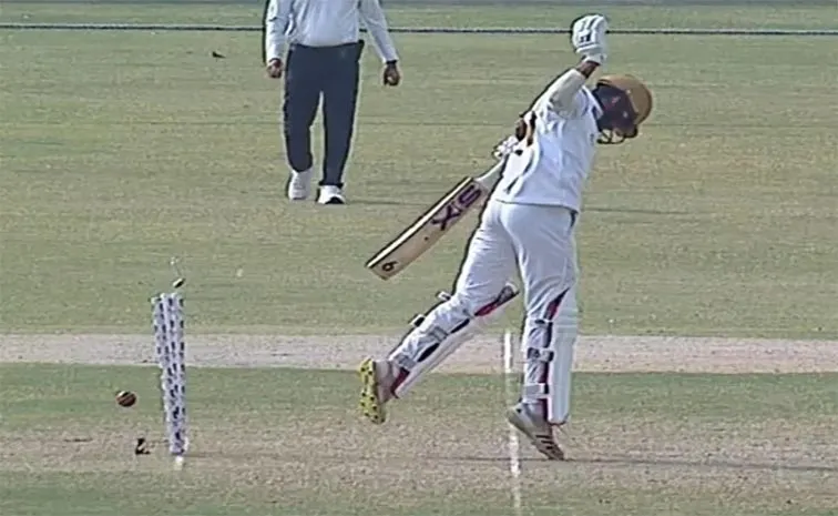 Batter Bizarre Run Out Jumping Over Return Throw In Pakistan First Class Final