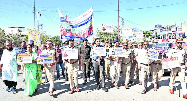 రోడ్డు ప్రమాదాల నియంత్రణ అందరి బాధ్యత