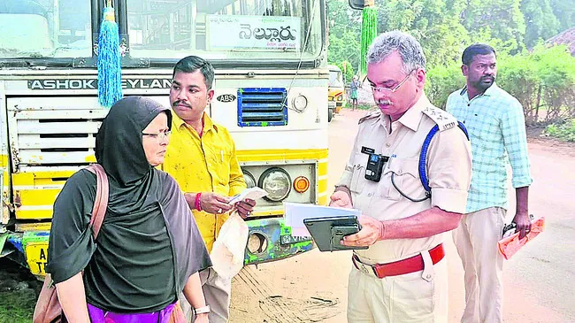 మరణంలోనూ ఒక్కటయ్యారు 