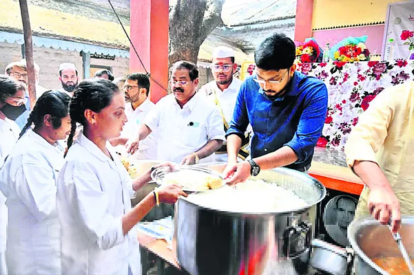 విద్యార్థులు ఉన్నత శిఖరాలు అధిరోహించాలి 