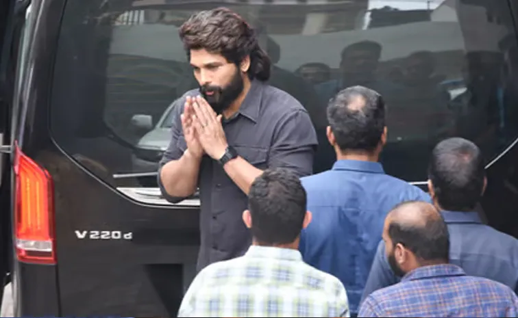 Ramgopalpet Police Against Notice Issued To Allu Arjun