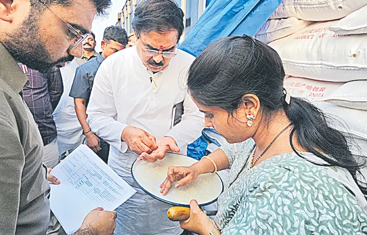 Collector gives clean chit to rice seized at Visakhapatnam port