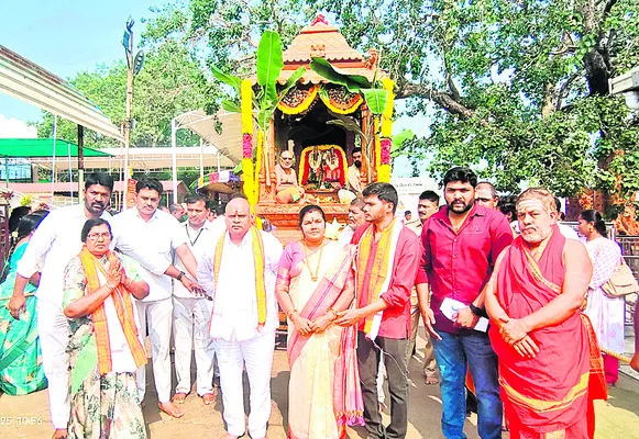 ఘనంగా సత్యదేవుని రథోత్సవం