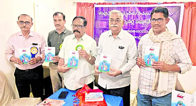 రచయితలు, జర్నలిస్టులపై దాడులు బాధాకరం