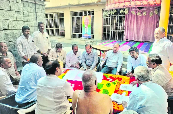 ఆలయ విస్తరణ దిశగా అడుగులు