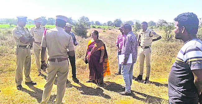 గ్రీన్‌ఫీల్డ్‌ రోడ్డు నిర్మాణానికి మార్కింగ్‌ 