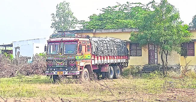 500 బస్తాల  బియ్యం స్వాధీనం 
