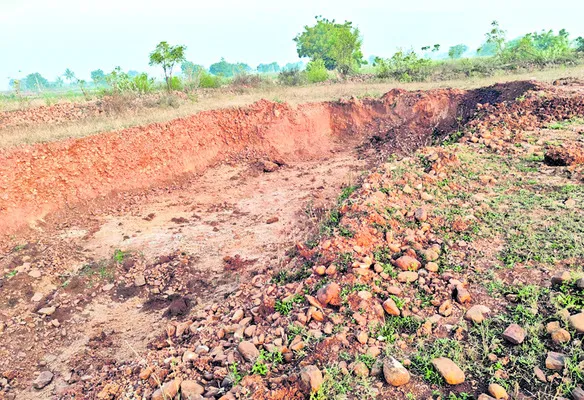 టీడీపీ నేతల మట్టి దందా 