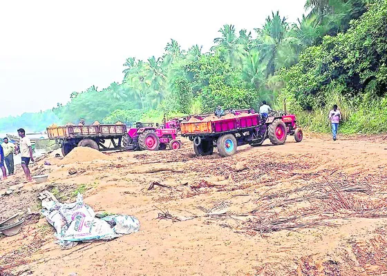 అక్రమాలకు రీచ్‌ అయ్యారు!