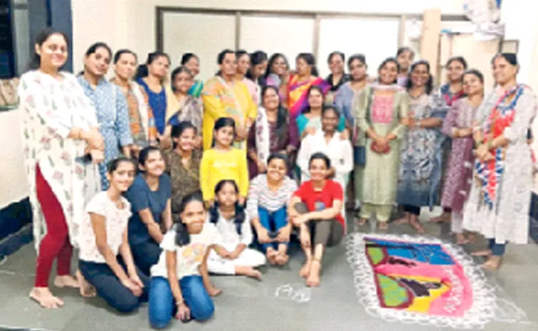 Sankranti muggula competition Naigaon Padmasali Women's Council