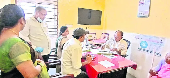 వైద్యులు సమయపాలన పాటించాలి