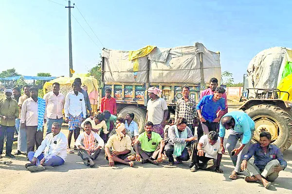 పత్తి కొనుగోళ్లు కొనసాగించాలని ధర్నా