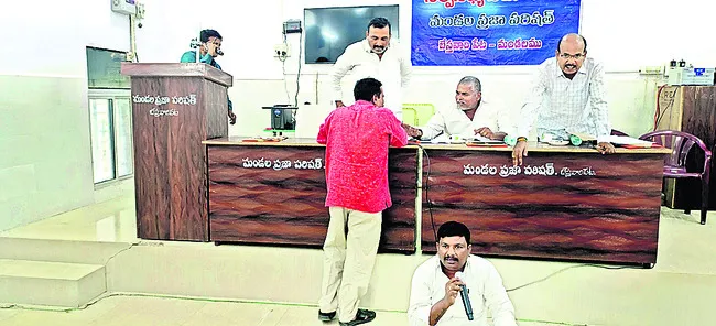 ఎస్సీ కులపోడిననేగా వివక్ష