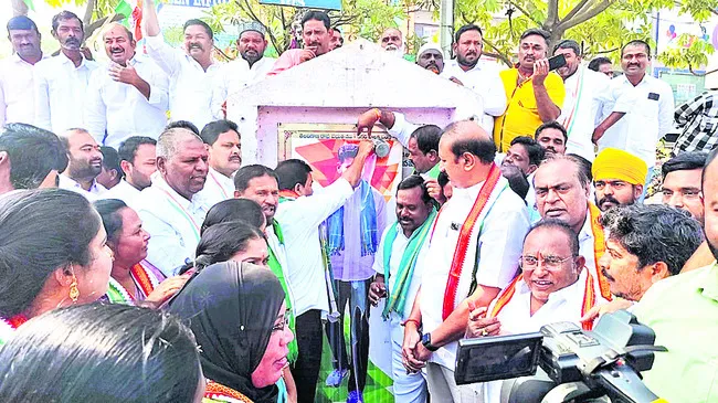 బీడు భూముల కోసమే బీఆర్‌ఎస్‌ ఆక్రందన