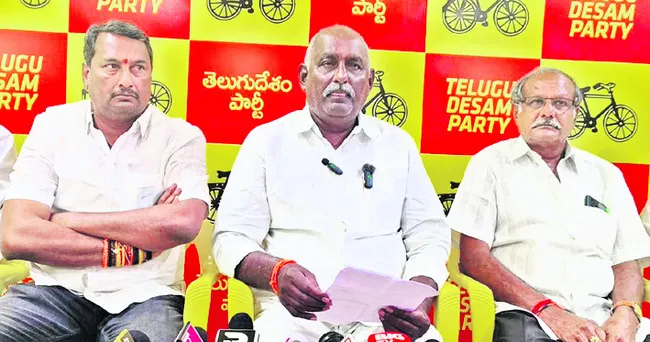 టీడీపీ నేతల మాటల యుద్ధం 