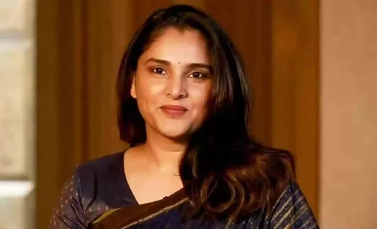 Actress Ramya Appears Before Court In Connection With Hostel Huduguru Bekaggidare Movie Controversy