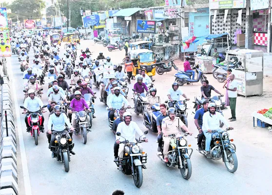 రహదారి నిబంధనలు పాటించాలి 