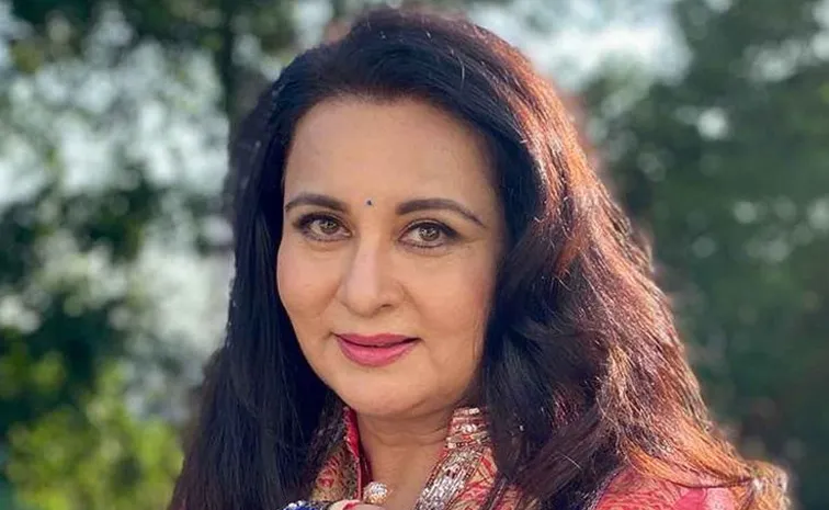 Poonam Dhillon in Shock on Robbery Incident at Her Home