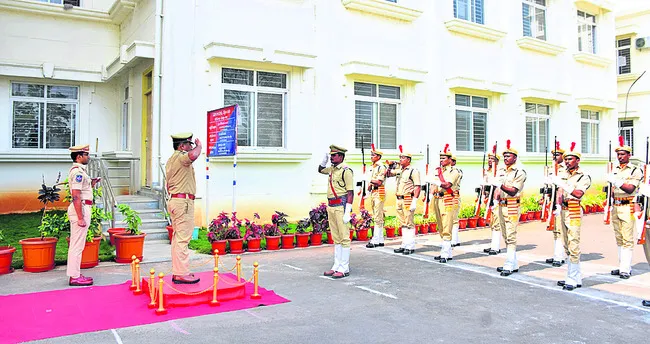 నేరాల నియంత్రణే లక్ష్యంగా పనిచేయాలి