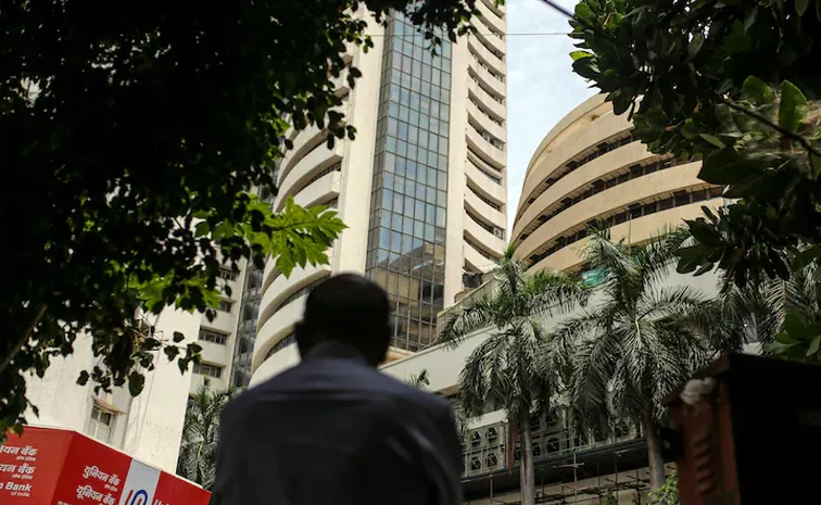 Budget 2025 Stock Market Sensex falls by 455 points Nifty down by 115 points