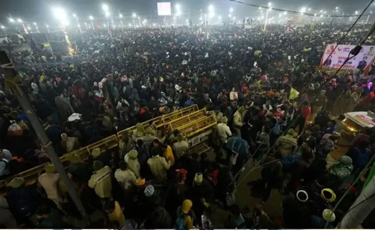 Devotees Reached Huge Crowd at Sangam Nose Prayagraj Sangam Station Closed1