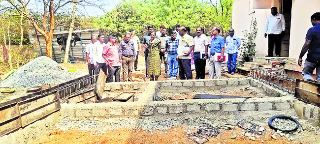 మోడల్‌ ఇంటిని నాణ్యతతో నిర్మించాలి